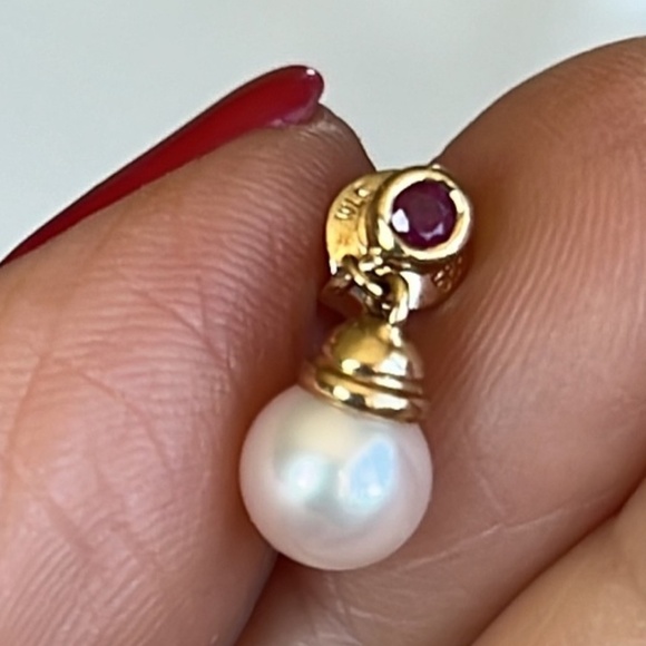 Wow! Gorgeous 14 karat gold, Ruby, and Pearl  Small Petite Dangle Drop Earrings - Picture 4 of 7